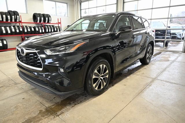Used 2021 Toyota Highlander XLE image 8