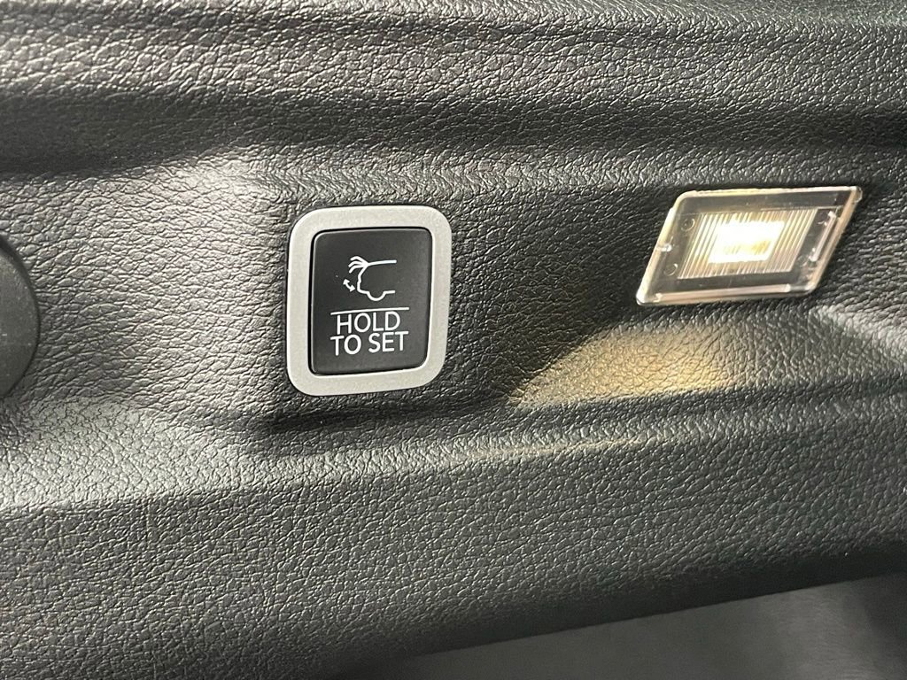 Used 2023 Jeep Grand Cherokee L Laredo image 21