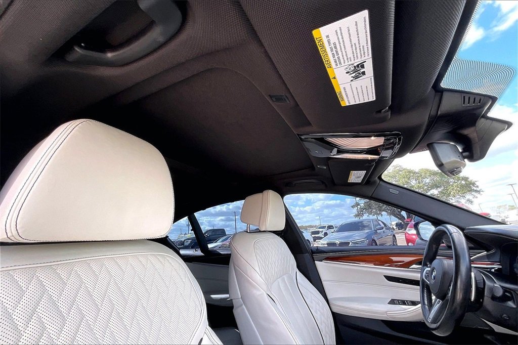 Used 2020 BMW M550i xDrive w/ Executive Package image 28