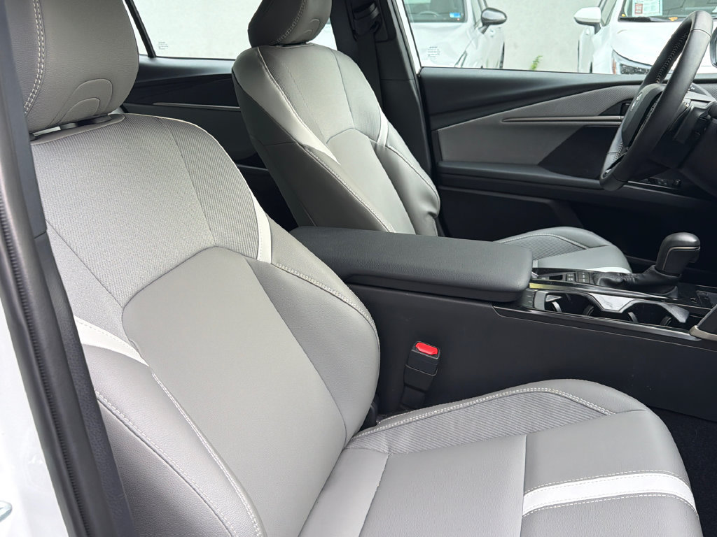 Used 2025 Toyota Camry SE FWD image 12