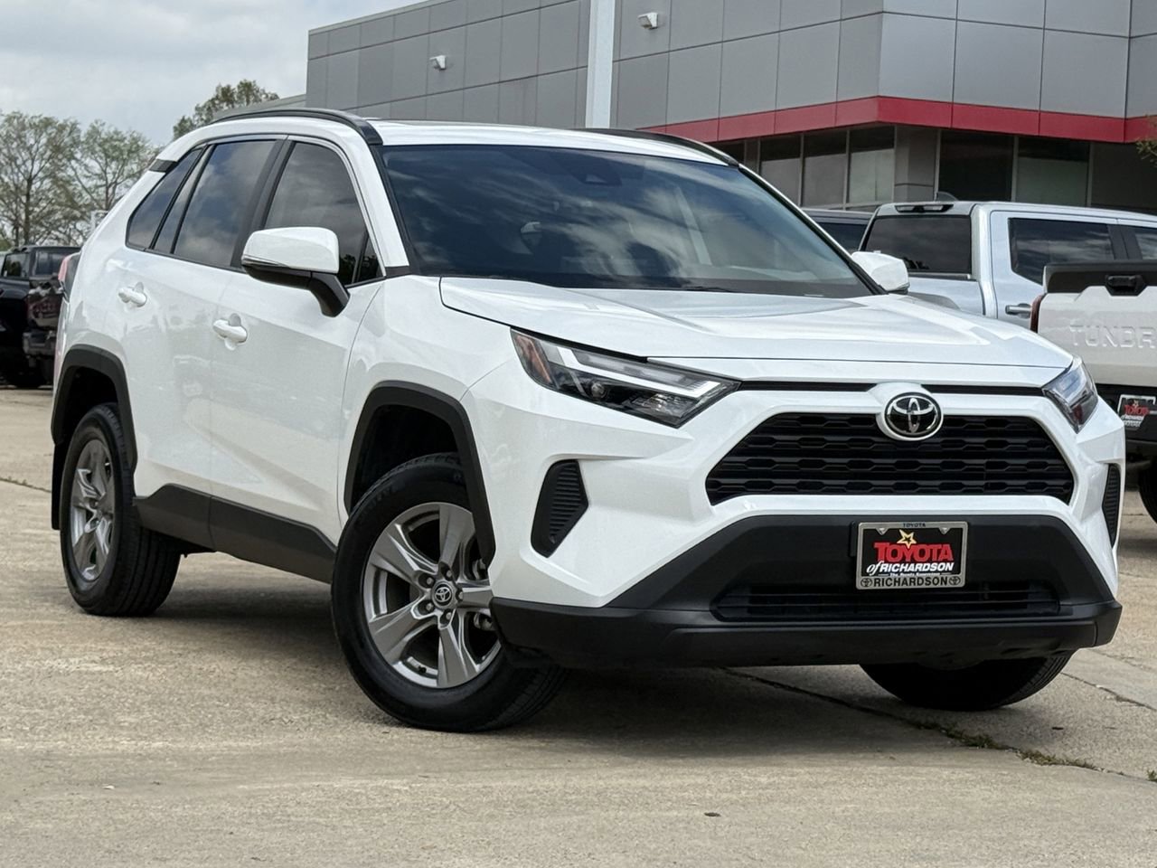Used 2024 Toyota RAV4 XLE w/ Convenience Package image 2