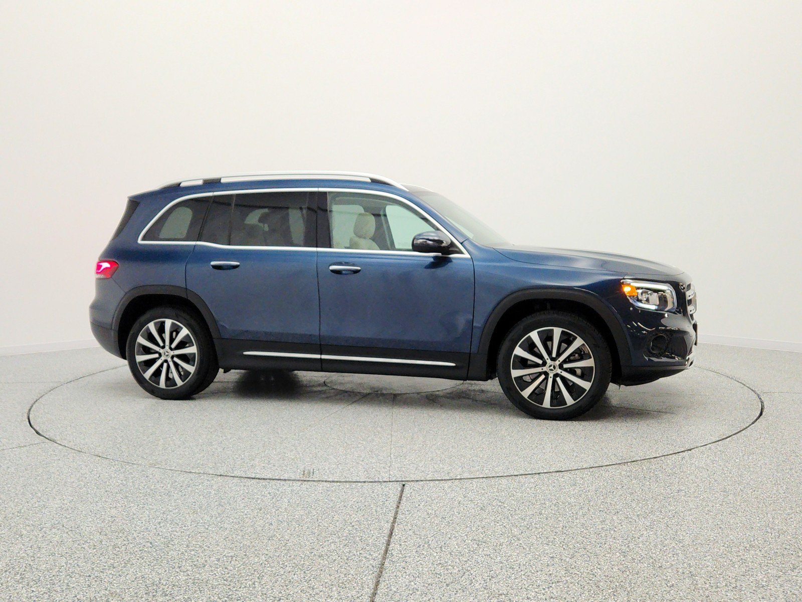 Used 2022 Mercedes-Benz GLB 250 image 4