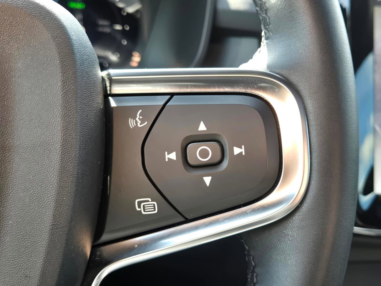 Certified 2023 Volvo C40 P8 Recharge Ultimate w/ Protection Package Premier image 19