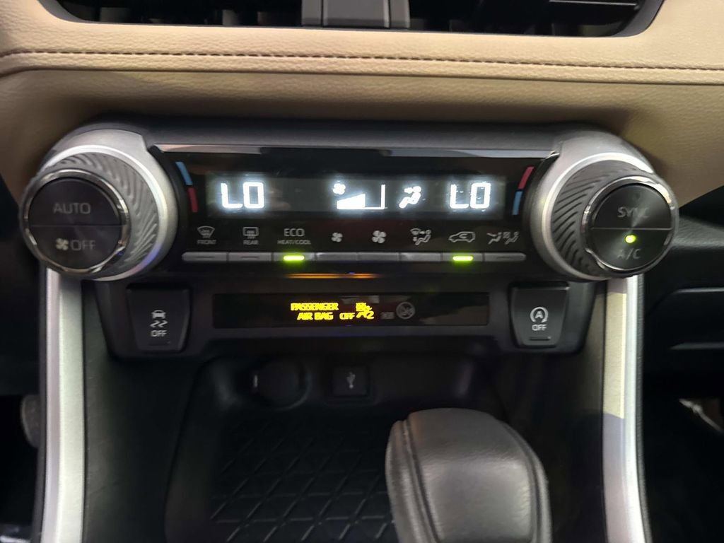 Used 2022 Toyota RAV4 XLE image 31