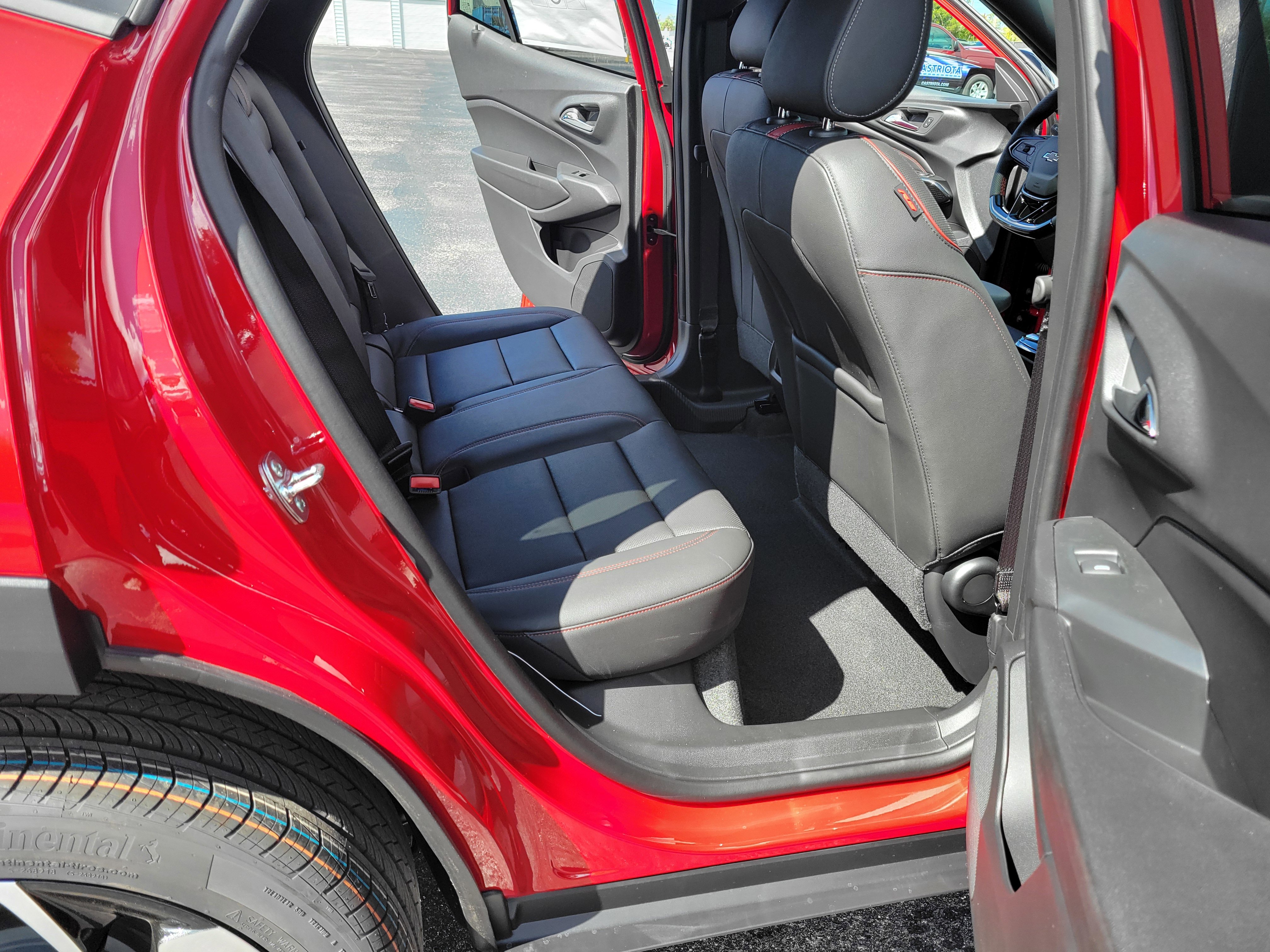 New 2026 Chevrolet Trax RS w/ Sunroof Package image 32