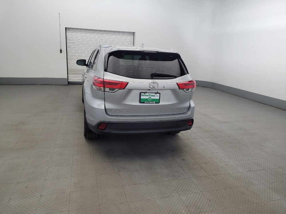 Used 2019 Toyota Highlander XLE w/ Carpet Mat Package (TMS) image 6