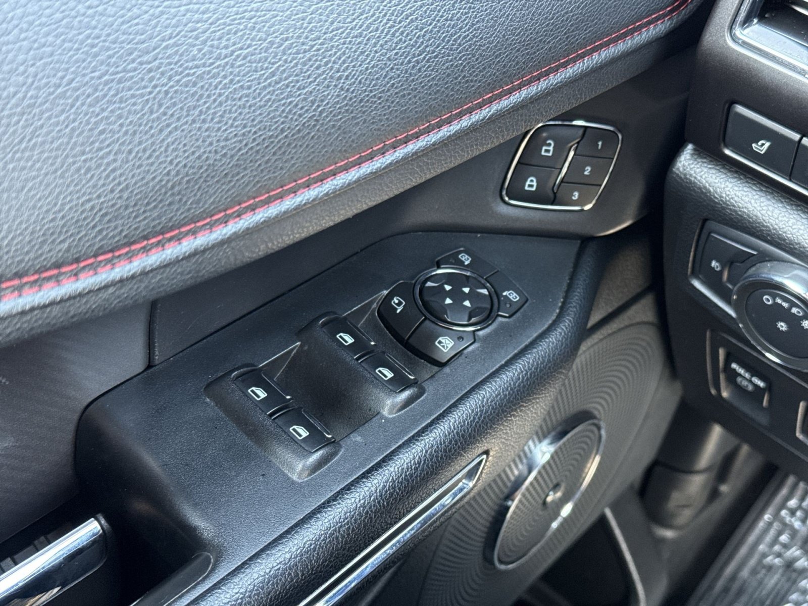 Used 2021 Ford Expedition Limited AWD/4WD image 16
