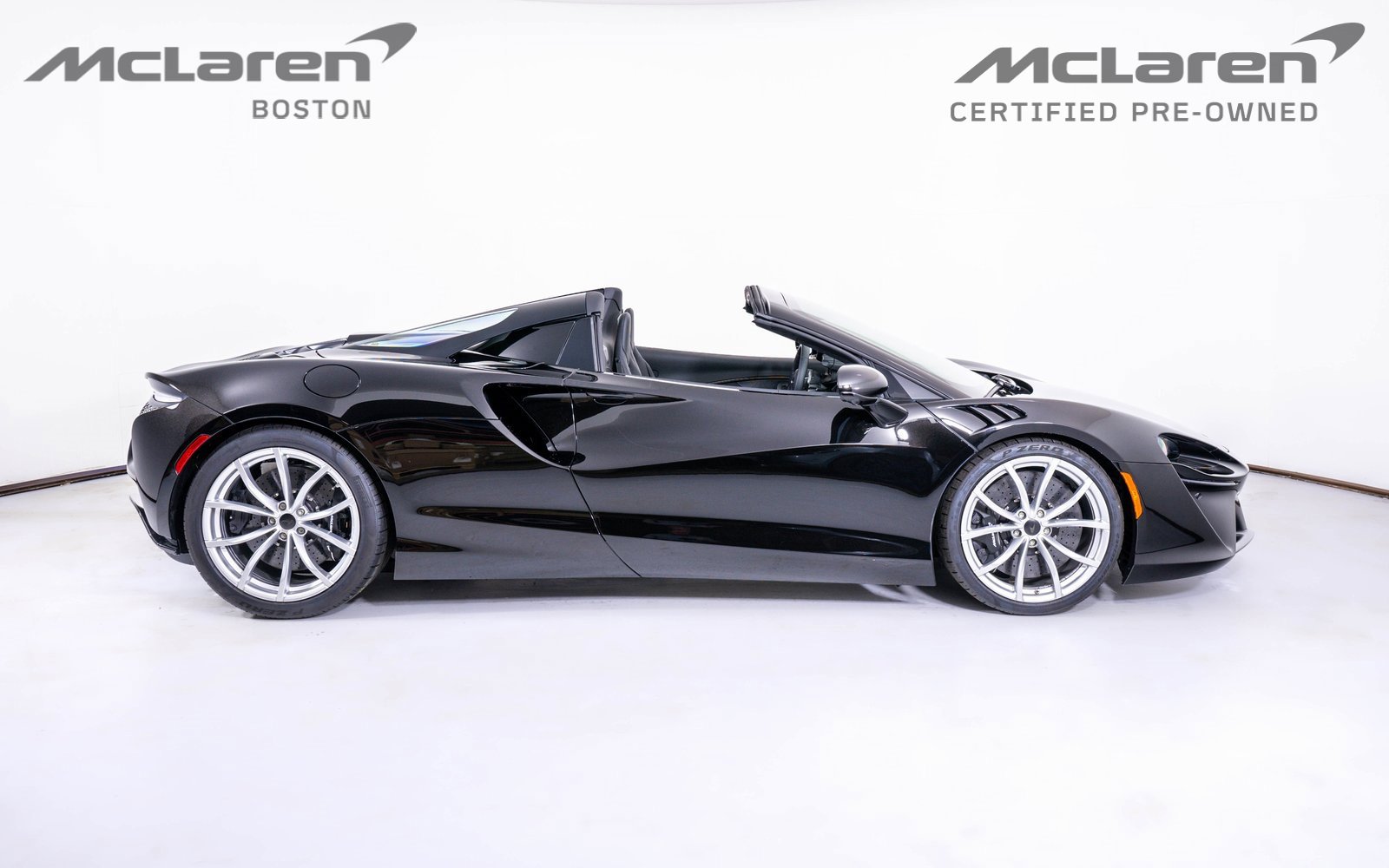 Used 2025 McLaren Artura Spider image 8
