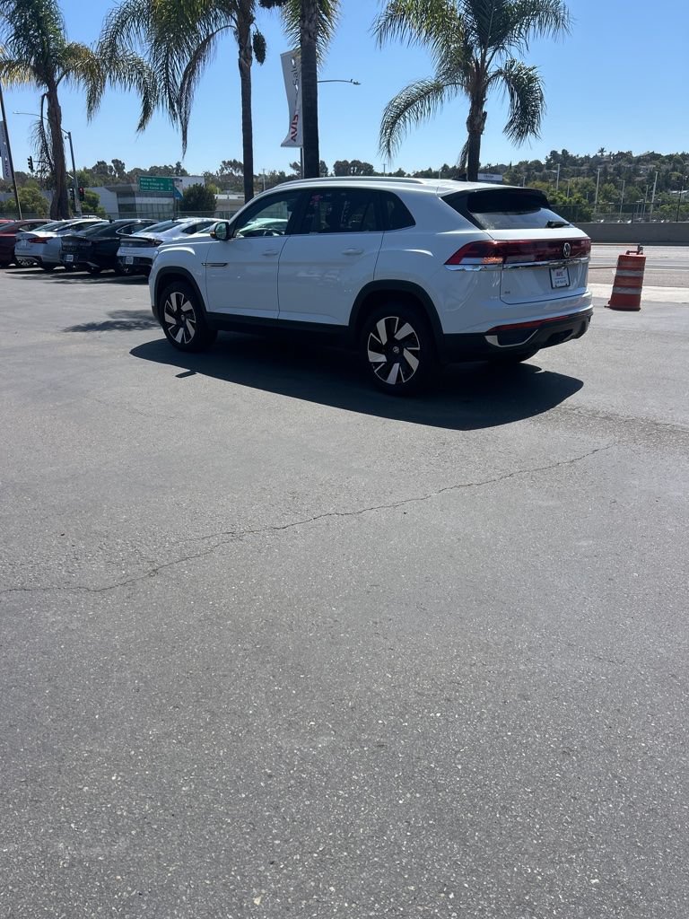 Used 2025 Volkswagen Atlas Cross Sport SE FWD image 7