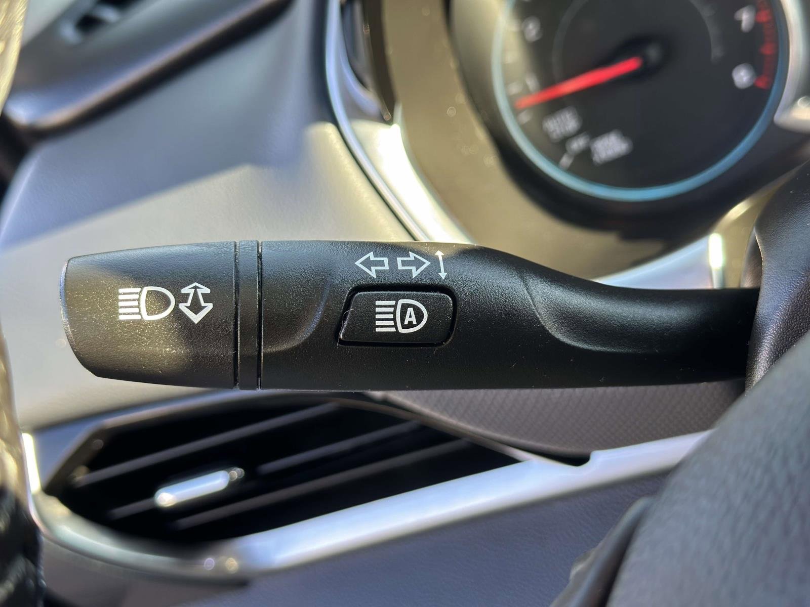 Used 2020 Chevrolet Traverse Premier image 16