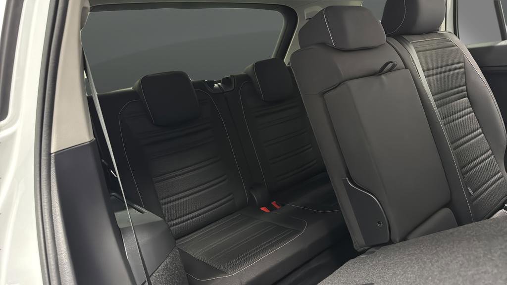 Used 2024 Volkswagen Tiguan S image 9