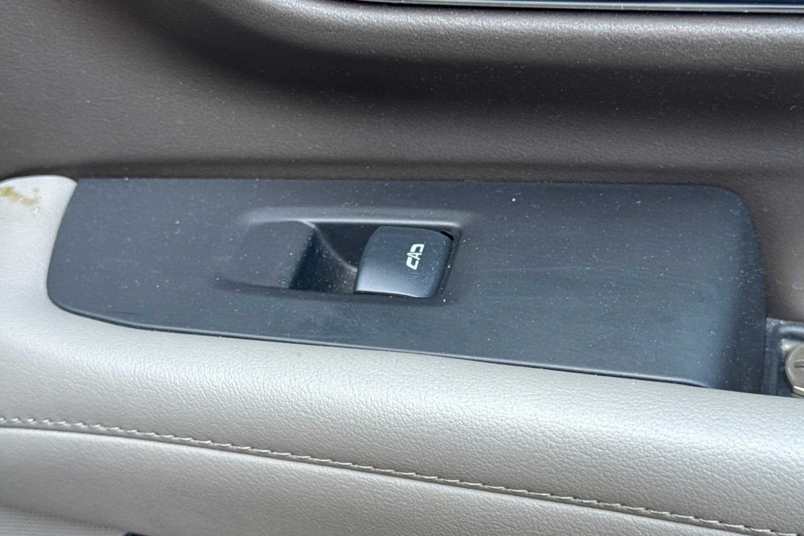 Used 2024 Chevrolet Suburban LT image 24