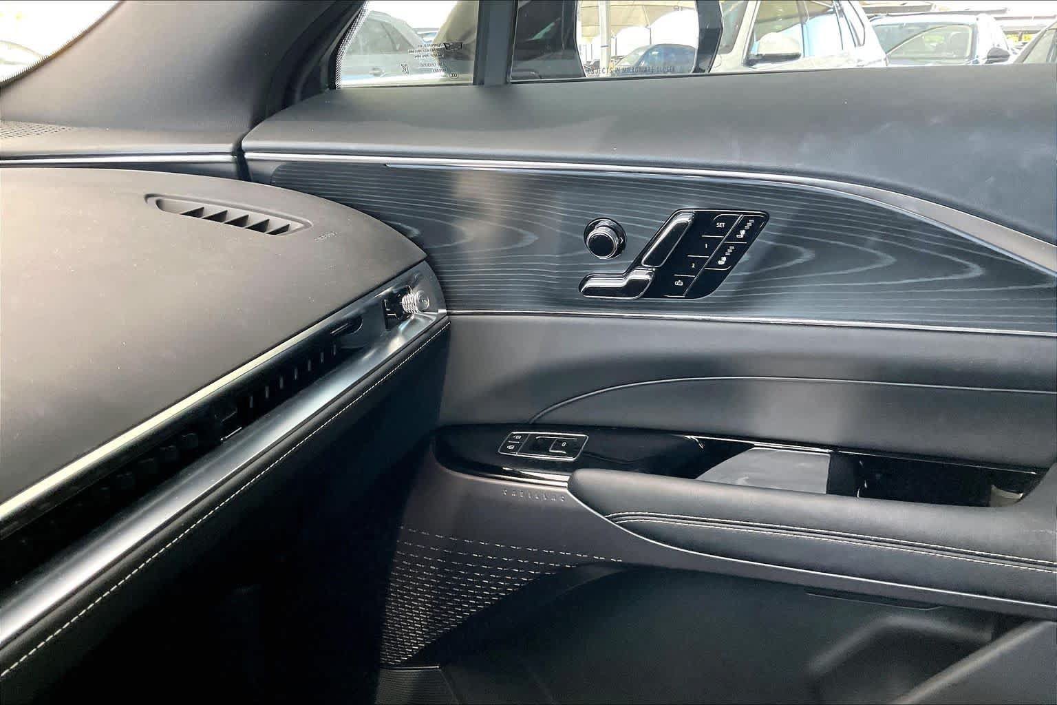 Used 2025 Cadillac Lyriq Luxury RWD image 31