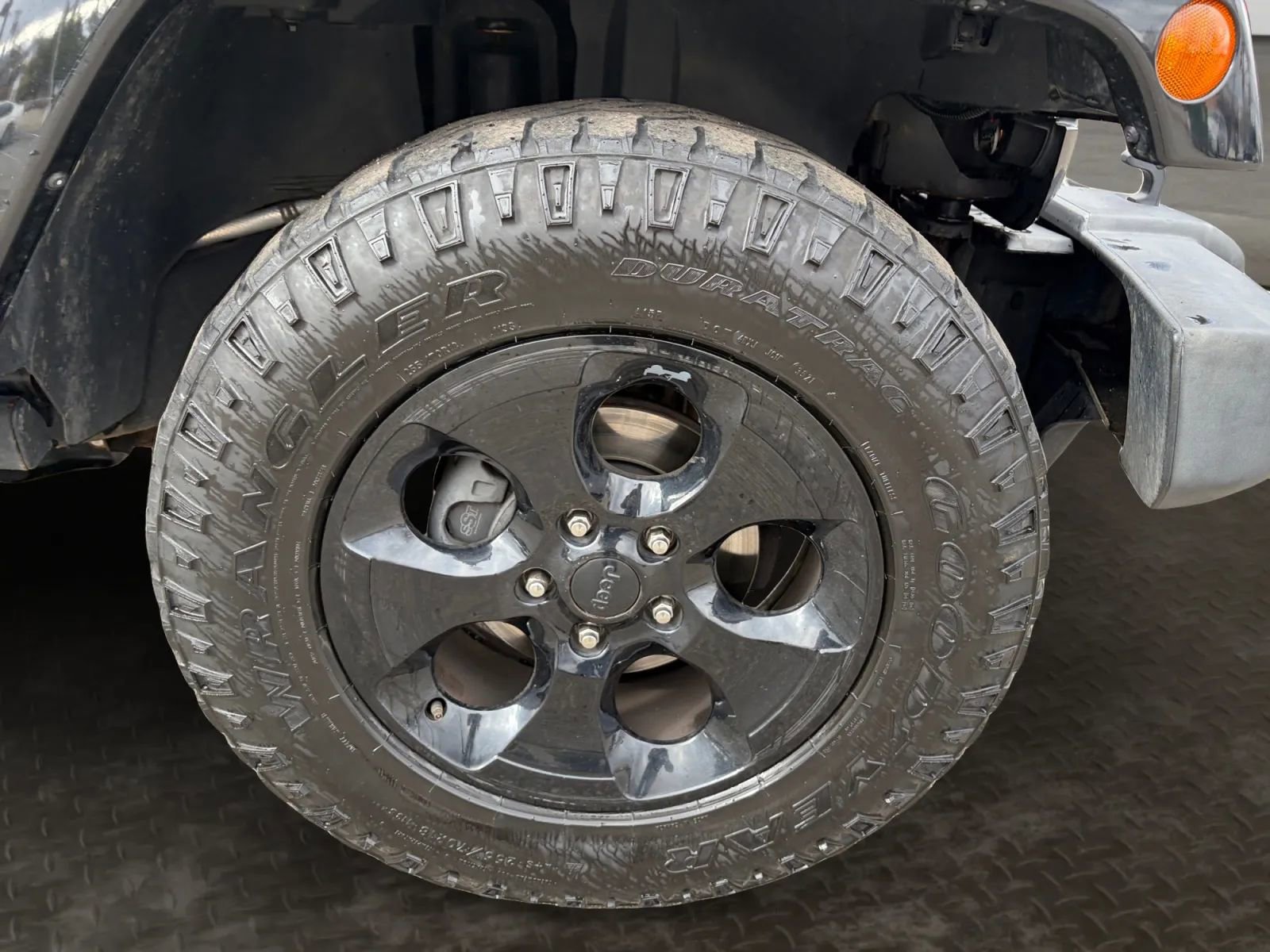 Used 2015 Jeep Wrangler Unlimited Sahara AWD/4WD image 34