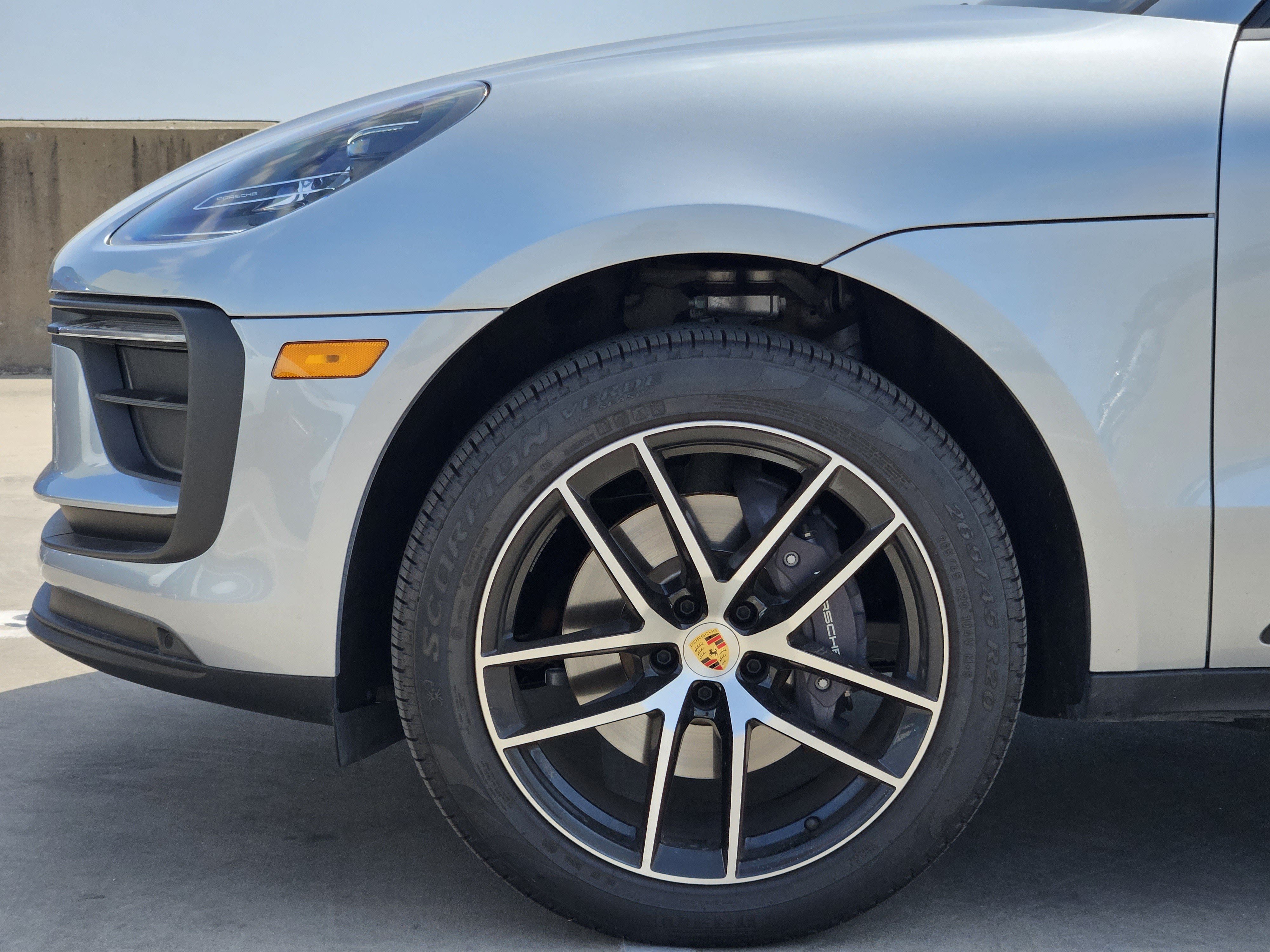 Certified 2025 Porsche Macan AWD/4WD image 13