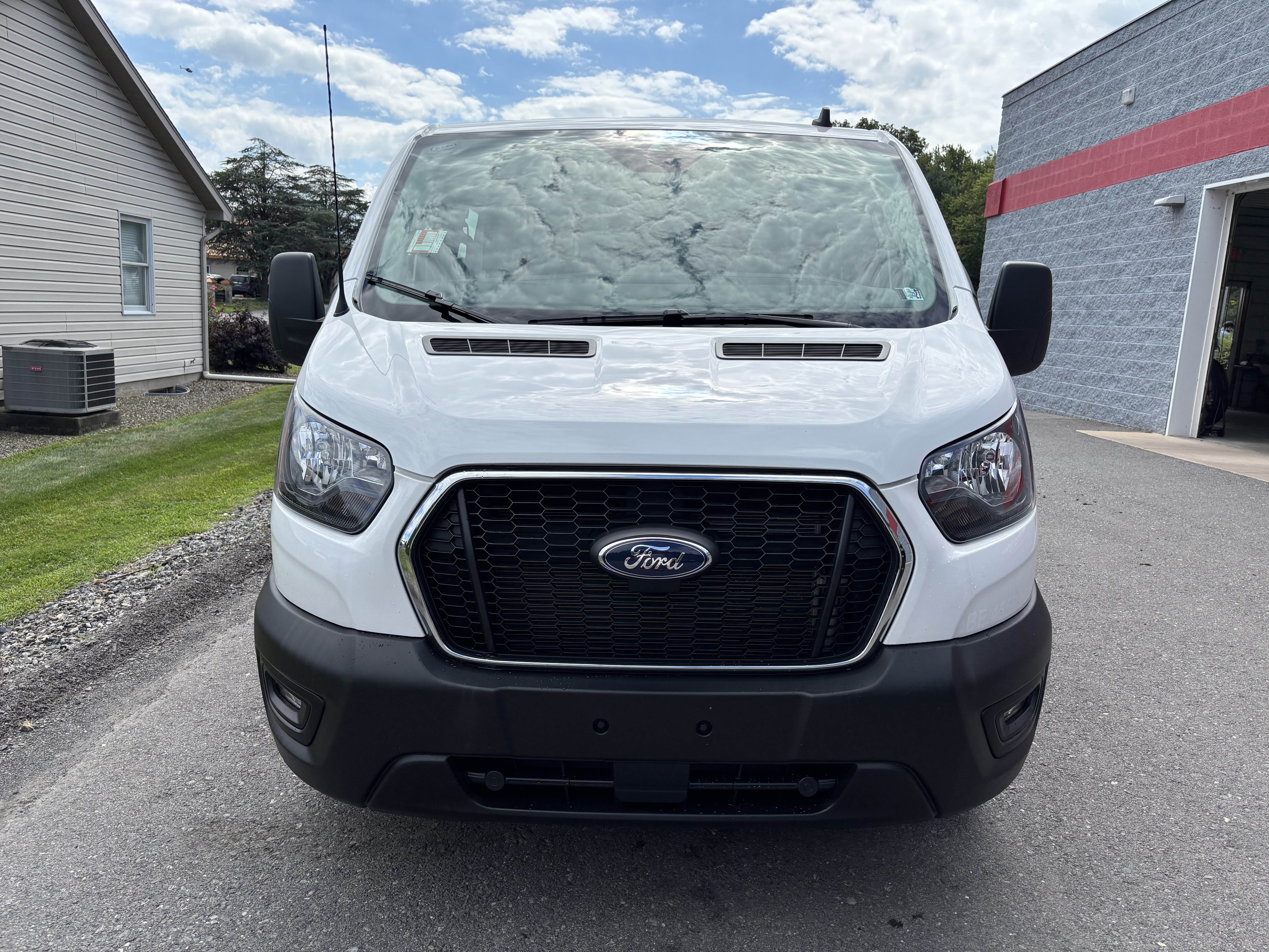 Used 2025 Ford Transit 250 Low Roof w/ Exterior Upgrade Package RWD image 9