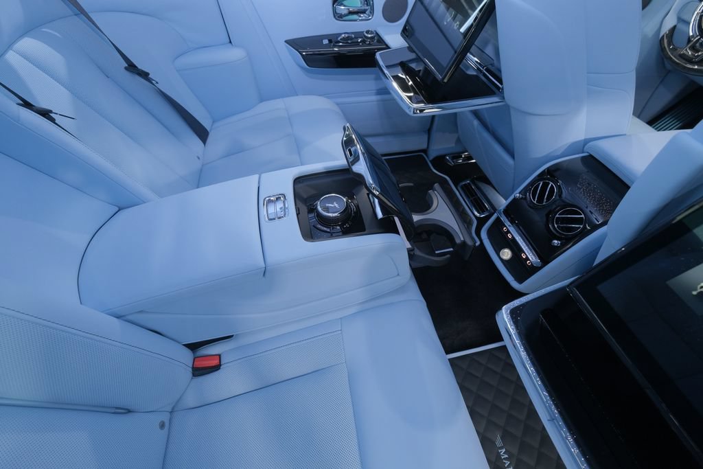 Used 2026 Rolls-Royce Phantom Sedan RWD image 58