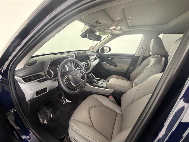 Certified 2026 Toyota Highlander XLE AWD/4WD image 9
