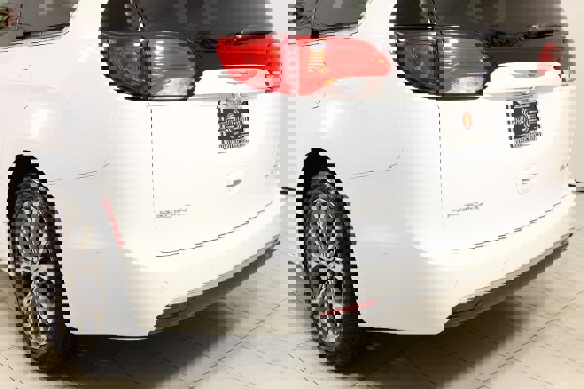 Used 2019 Chrysler Pacifica Limited w/ Tire & Wheel Group image 48