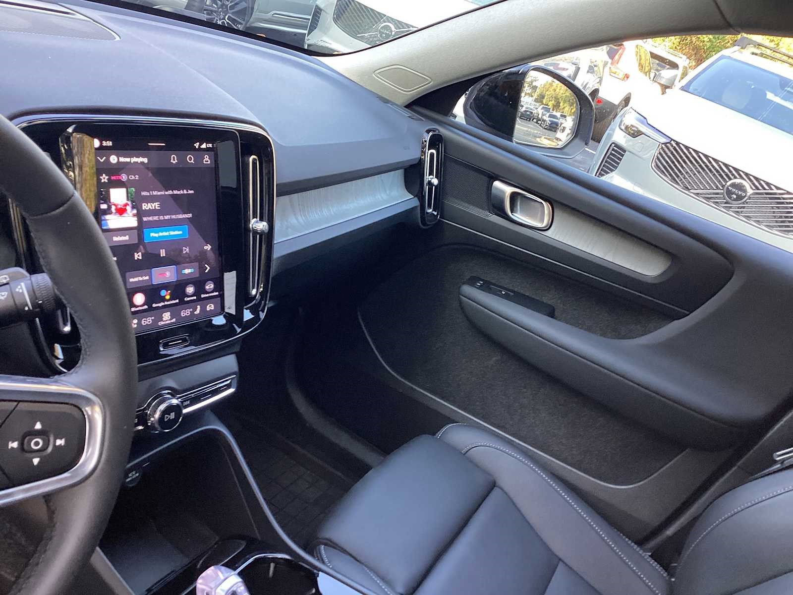 Used 2026 Volvo XC40 B5 Plus w/ Protection Package Premier image 54