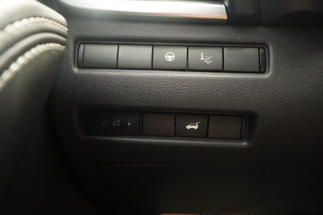 Used 2022 Nissan Rogue Platinum w/ Head-Up Display Package FWD image 12