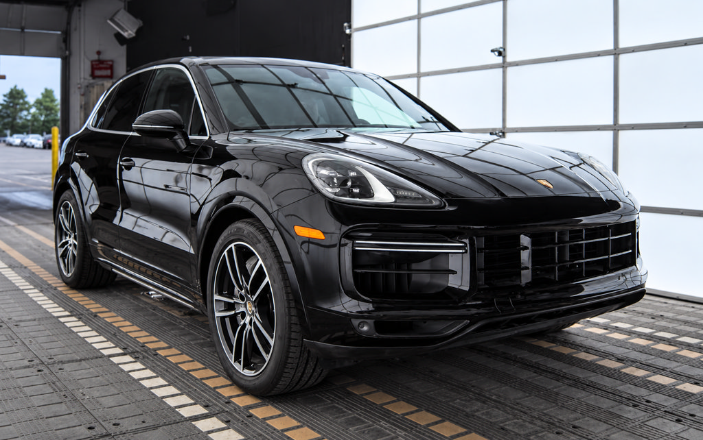 Used 2019 Porsche Cayenne Turbo AWD/4WD image 2