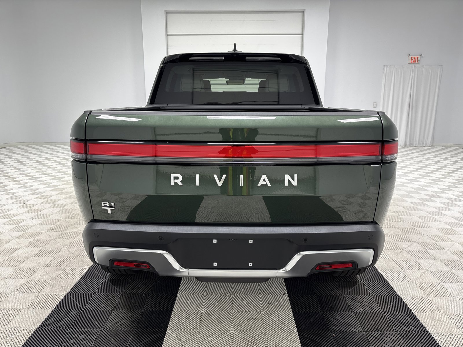 Used 2024 Rivian R1T Adventure image 4