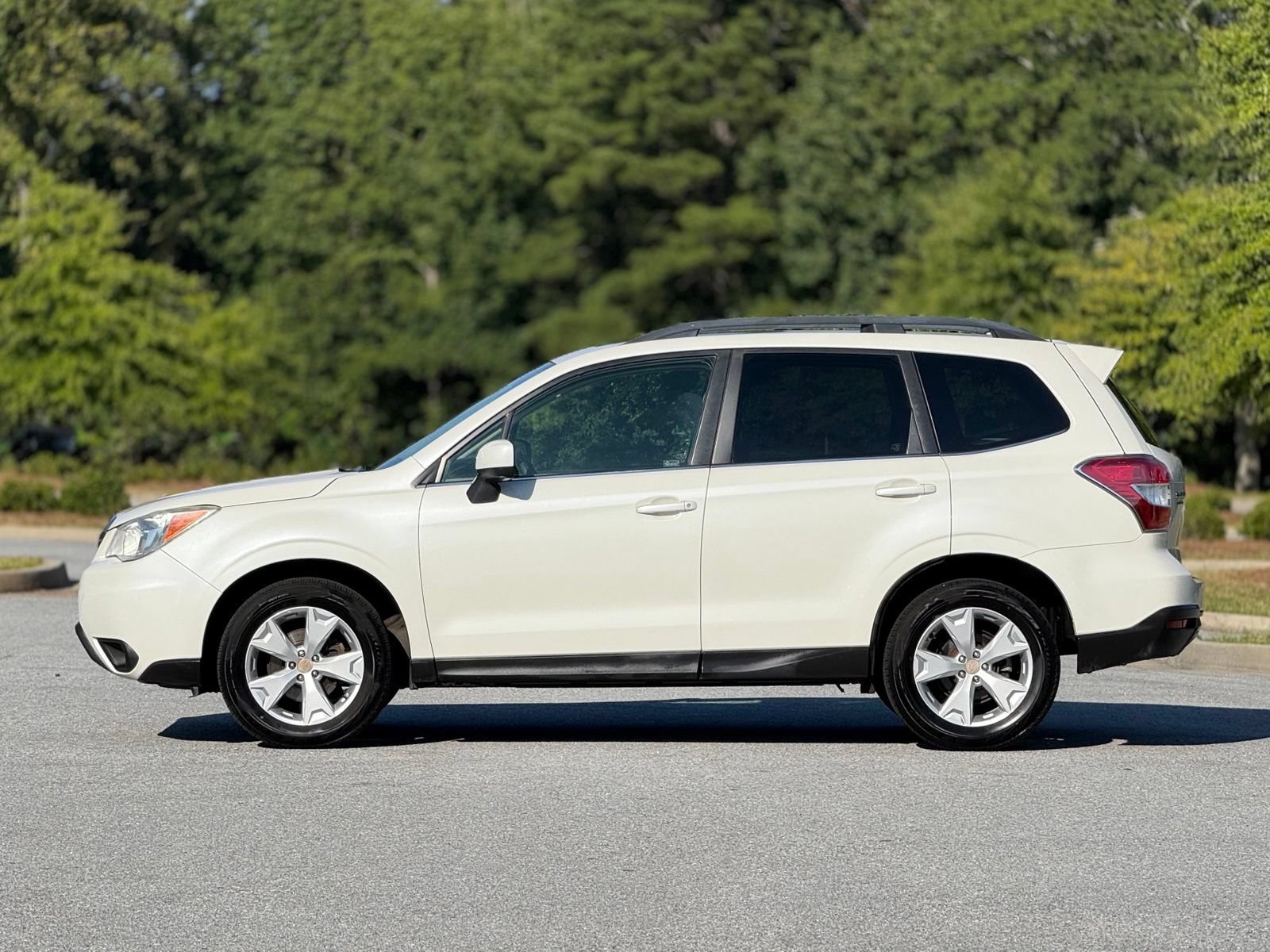 Used 2015 Subaru Forester 2.5i Limited AWD/4WD image 9