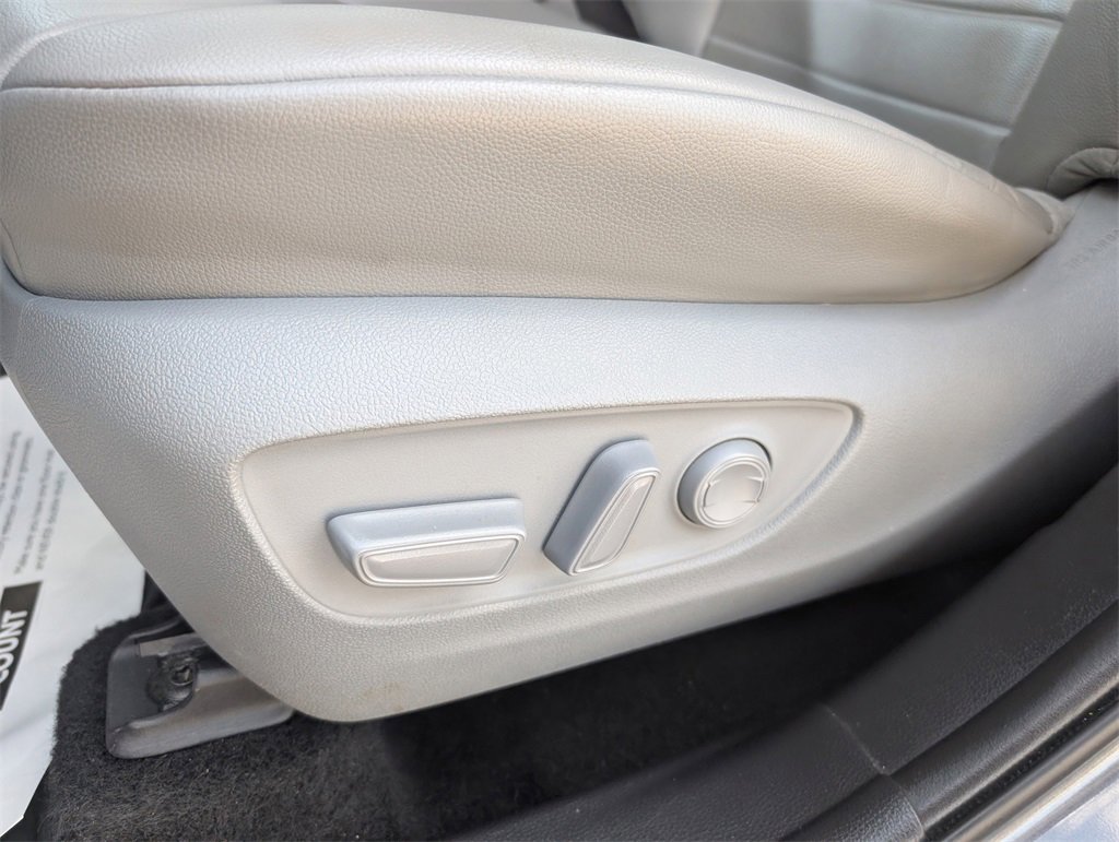 Used 2021 Toyota Highlander XLE image 10