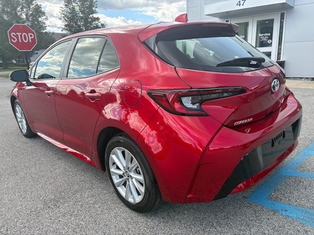 Used 2024 Toyota Corolla SE w/ SE Package FWD image 5