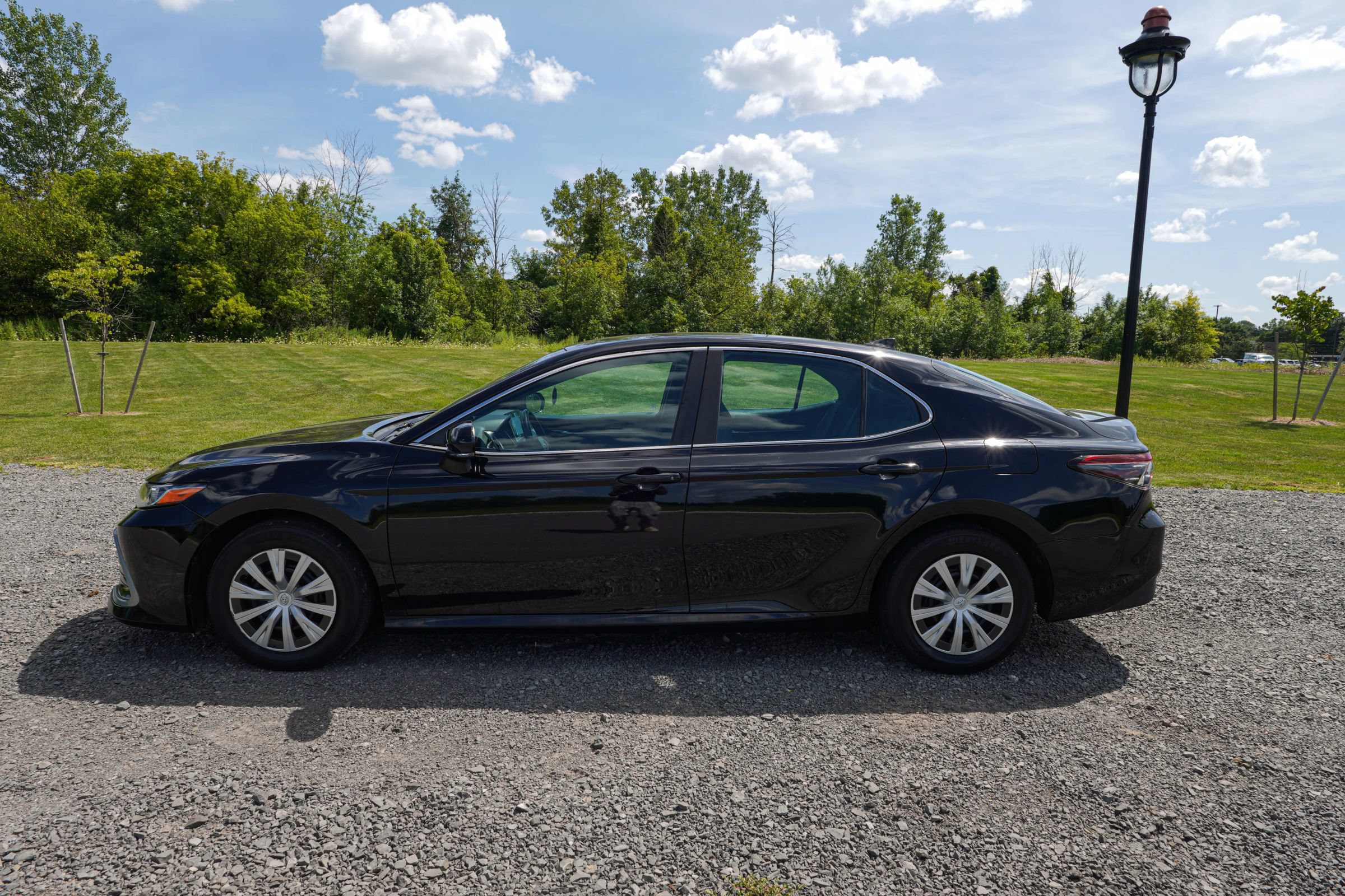 Used 2022 Toyota Camry LE FWD image 2