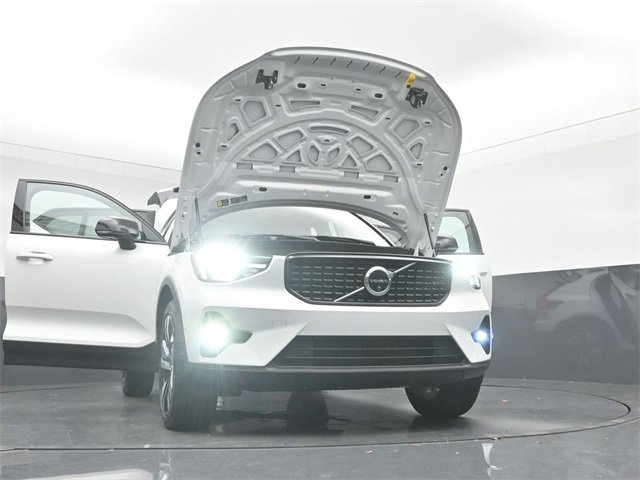 Used 2024 Volvo XC40 B5 Plus image 37