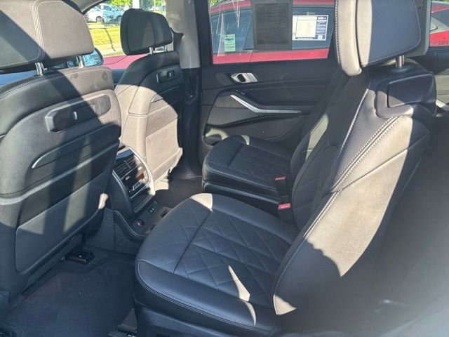 Used 2024 BMW X7 xDrive40i AWD/4WD image 4