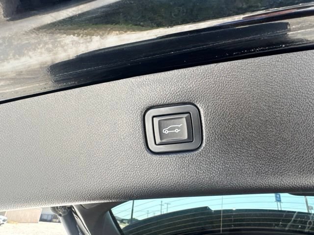 Used 2019 Chevrolet Blazer LT w/ Sound & Technology Package FWD image 18