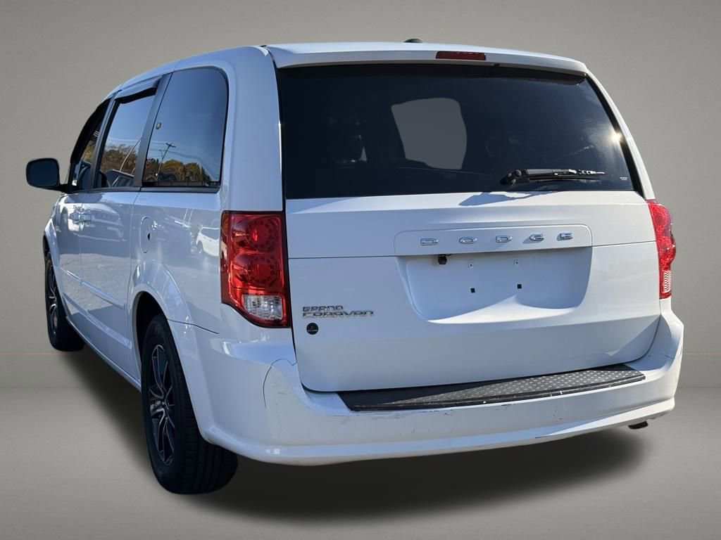 Used 2016 Dodge Grand Caravan SE image 3