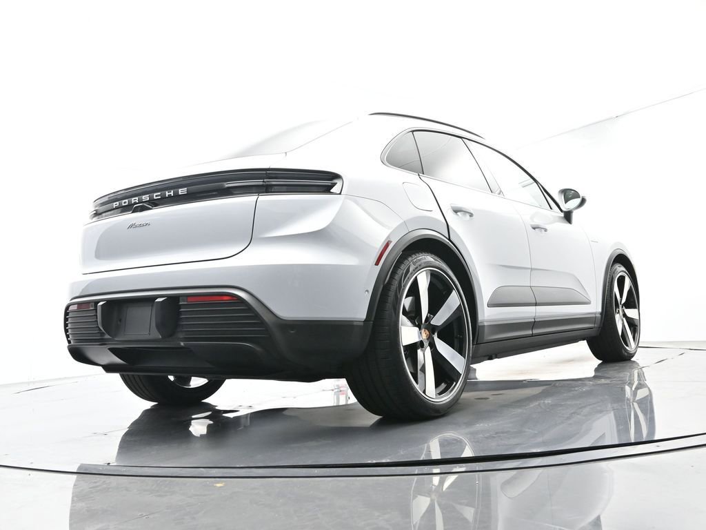 Certified 2025 Porsche Macan Electric image 51