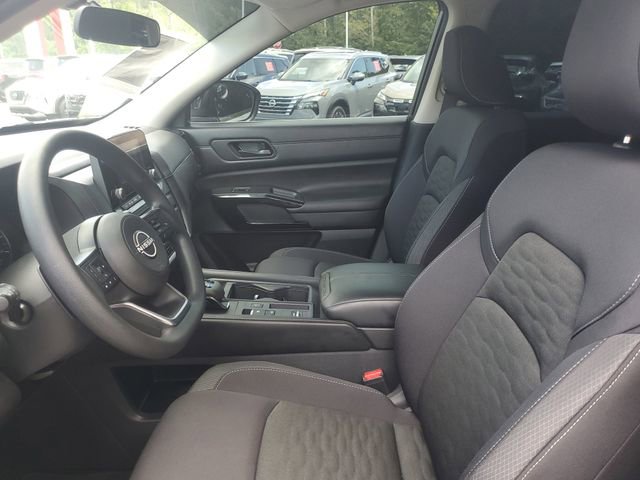 Certified 2025 Nissan Pathfinder S image 16
