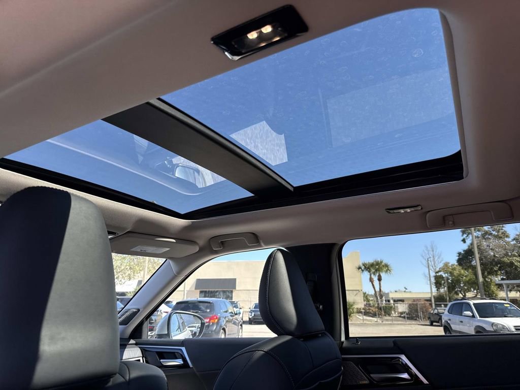 New 2026 Mitsubishi Outlander SE image 15