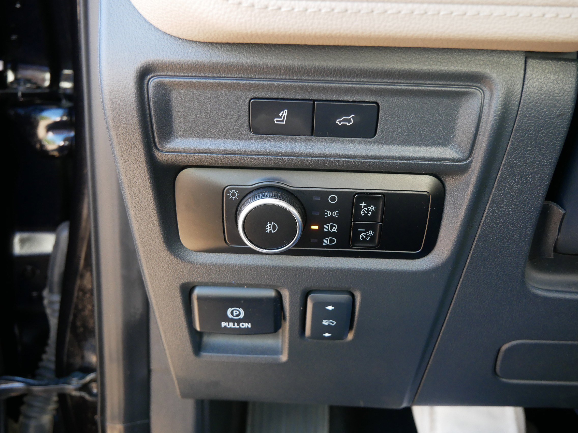 Certified 2024 Ford Expedition Limited image 26