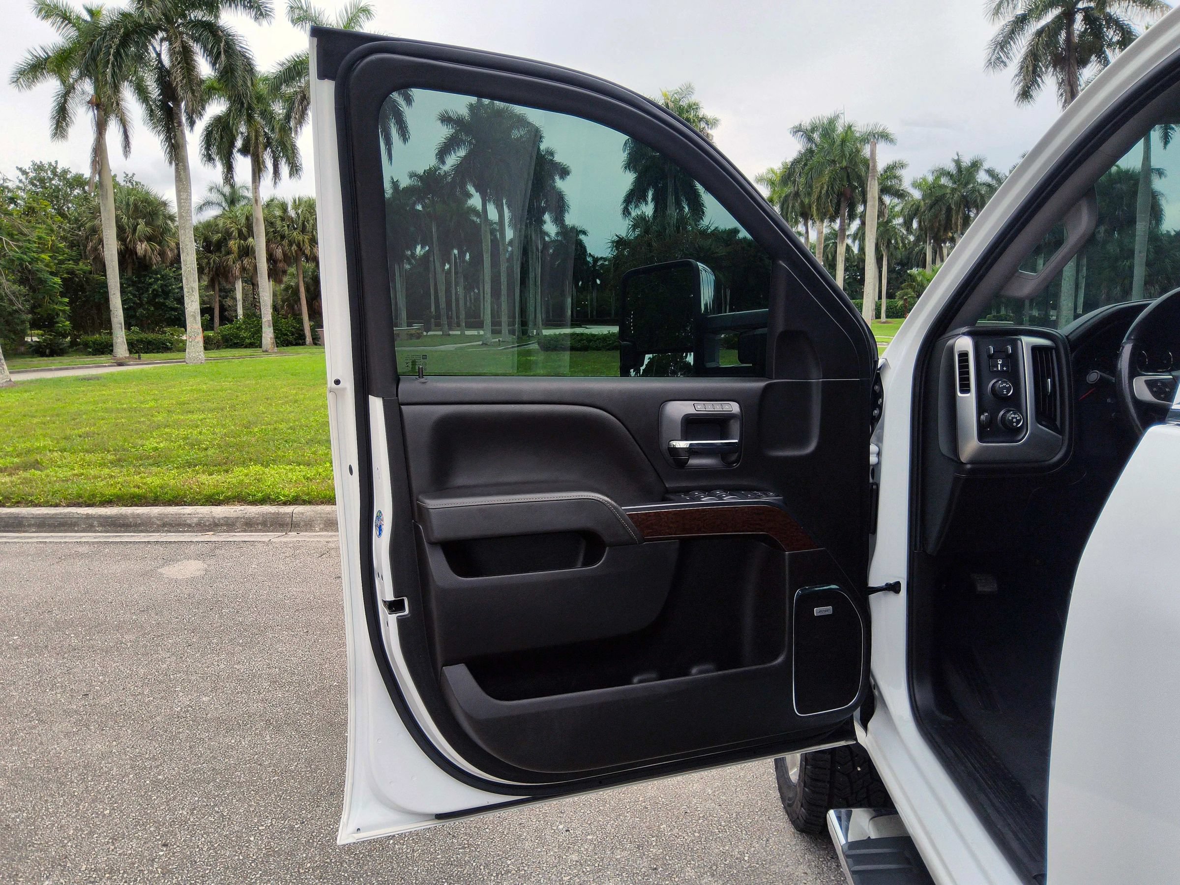Used 2019 GMC Sierra 2500 SLT AWD/4WD image 24