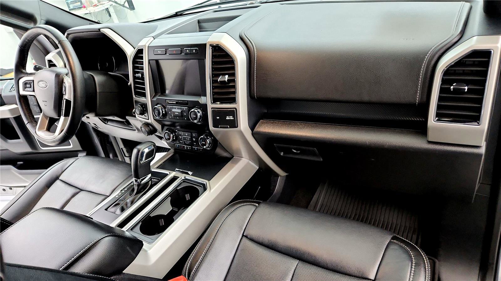 Used 2020 Ford F150 Lariat image 16