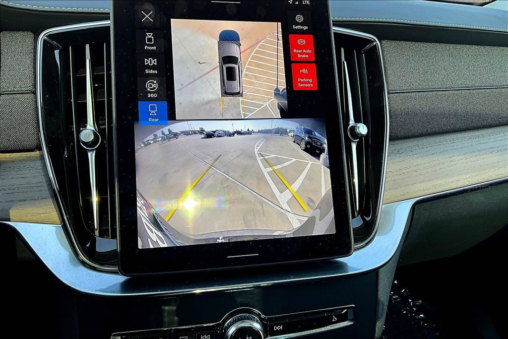 Certified 2025 Volvo XC90 B6 Plus image 30