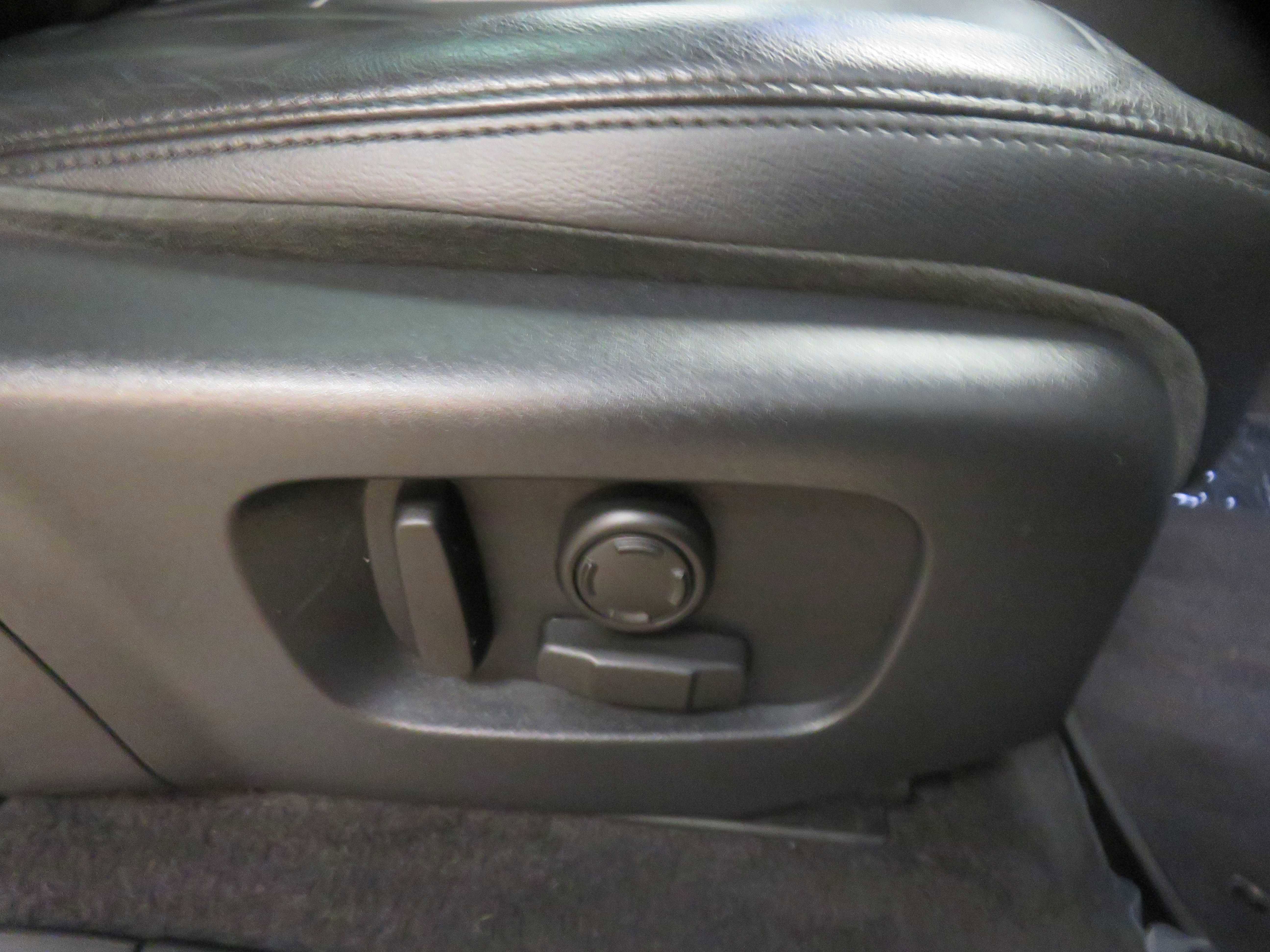 Used 2020 Land Rover Range Rover Evoque SE image 26