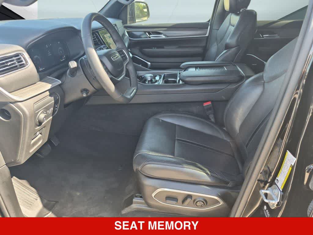 Used 2024 Jeep Wagoneer L Series II w/ Flexible Seating Group AWD/4WD image 16