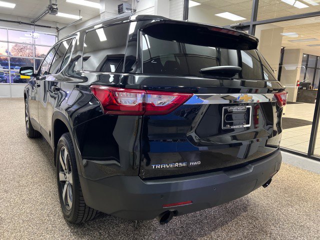 Used 2020 Chevrolet Traverse LT w/ LT Premium Package image 4