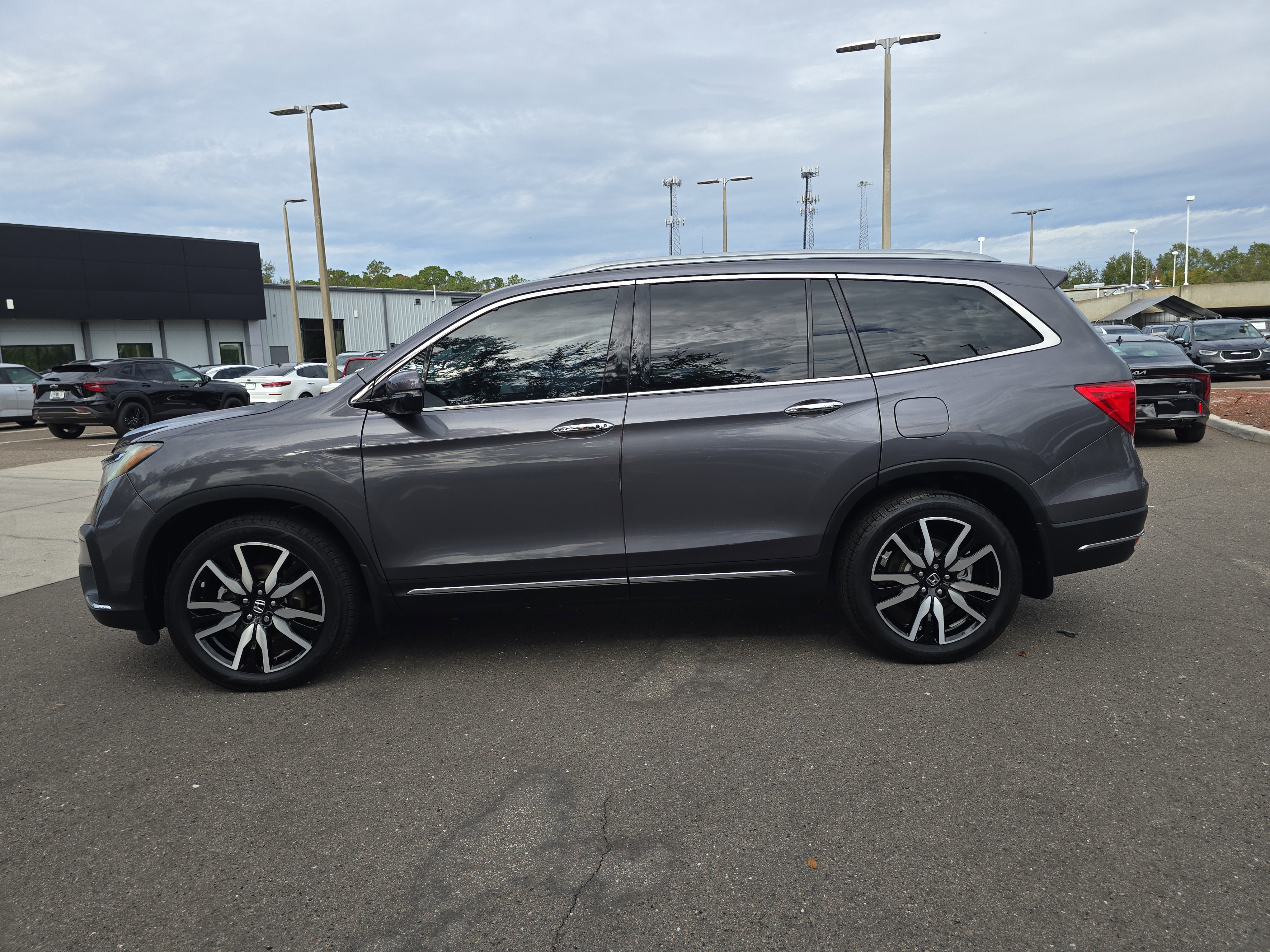 Used 2019 Honda Pilot Touring image 5
