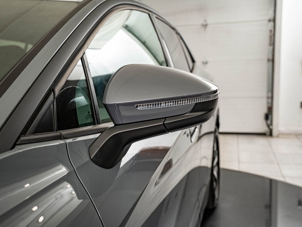 Used 2025 Volkswagen ID.4 Pro RWD image 9