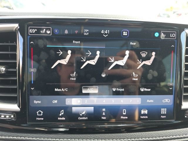 Used 2025 Chrysler Pacifica Select w/ Uconnect Theater Family Group image 7