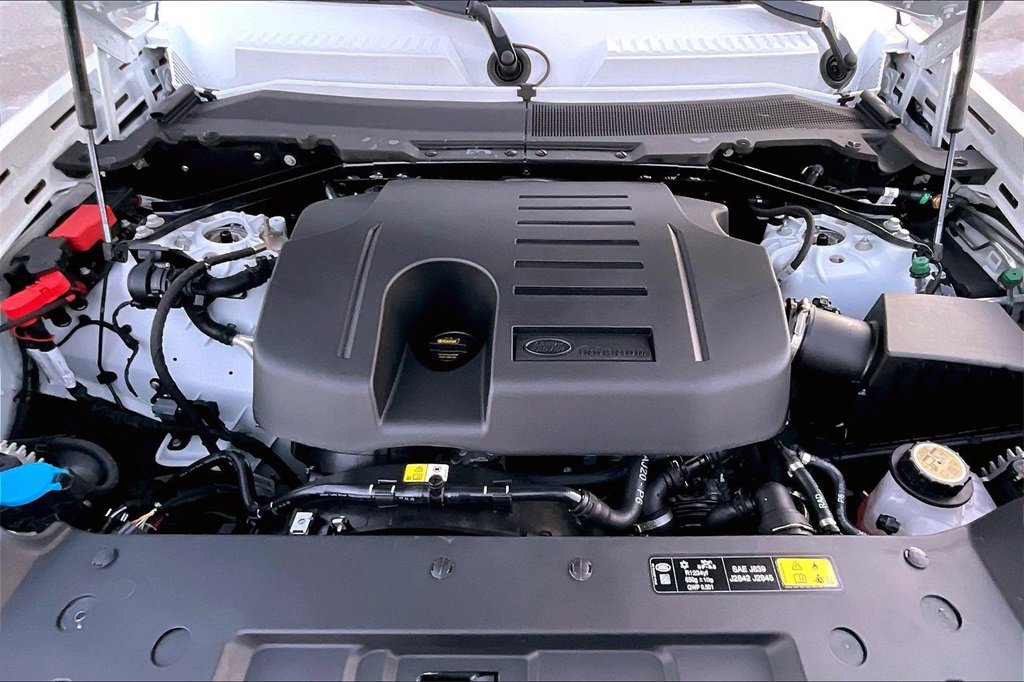 Used 2025 Land Rover Defender 110 S image 29