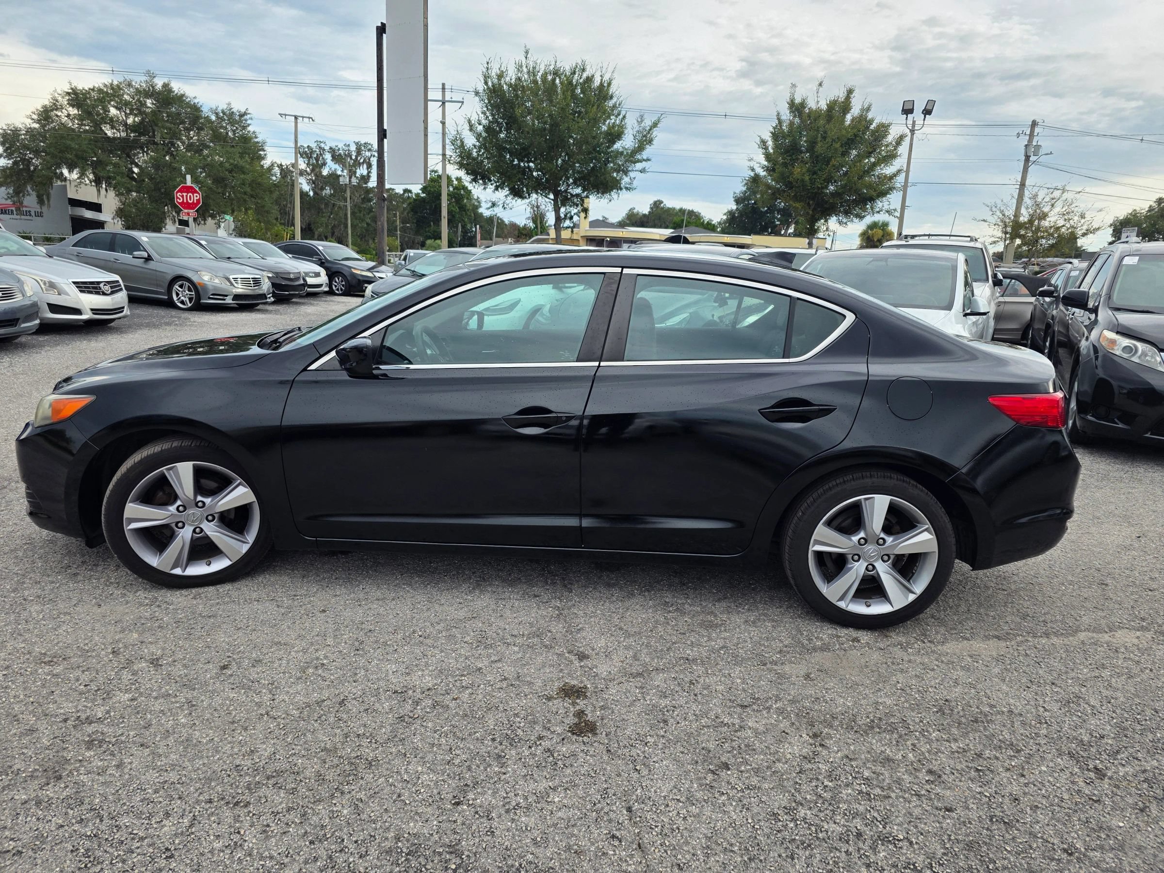 Used 2013 Acura ILX w/ Premium Package FWD image 4